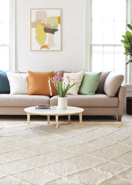 Hand Knotted Wool Rug: Ivory Minimalist Design