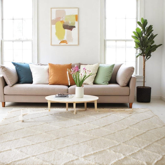 Hand Knotted Wool Rug: Ivory Minimalist Design