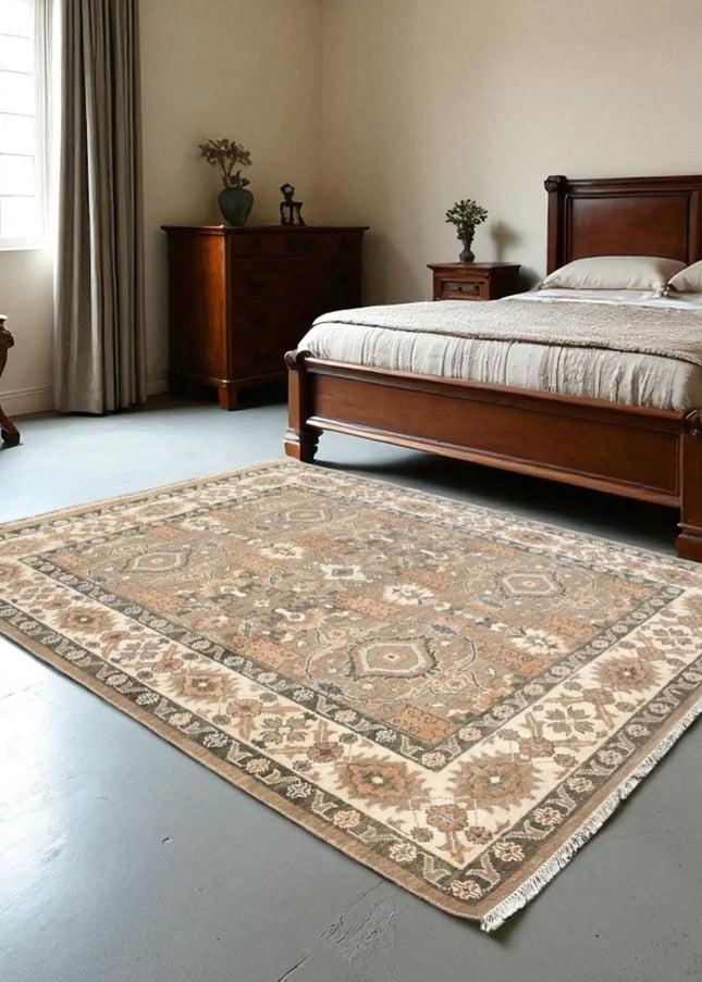 Vintage Oushak Wool Rug: Earthy Tone Medallion, Hand-Knotted