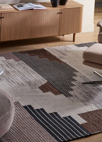 Hand Woven Wool Rug: Scandinavian Geometric Design, Soft Beige Accent