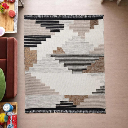 Hand Woven Wool Rug: Scandinavian Geometric Design, Soft Beige Accent