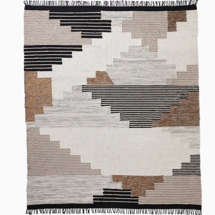 Hand Woven Wool Rug: Scandinavian Geometric Design, Soft Beige Accent