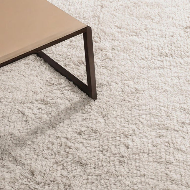Hand Woven PET Yarn Shag Rug: Soft Minimalist Decor