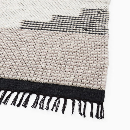 Hand Woven Wool Rug: Scandinavian Geometric Design, Soft Beige Accent
