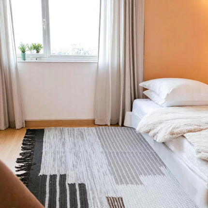 Hand Woven Wool Rug: Scandinavian Geometric Design, Soft Beige Accent