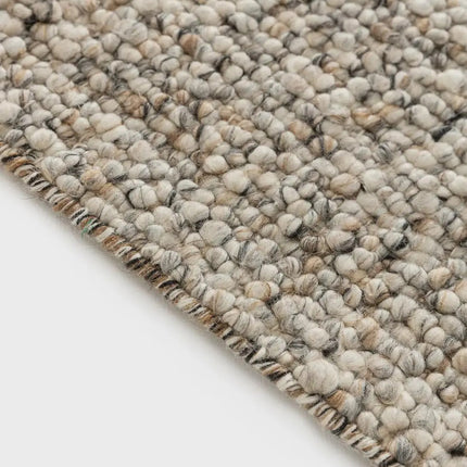 Handwoven Chunky Wool Rug: Pebble Loop Texture, Scandinavian Style